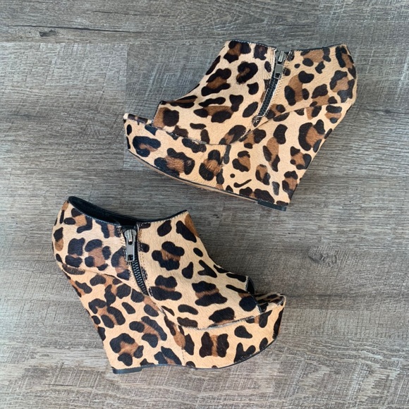 Steve Madden Leopard Wedges - Picture 2 of 4